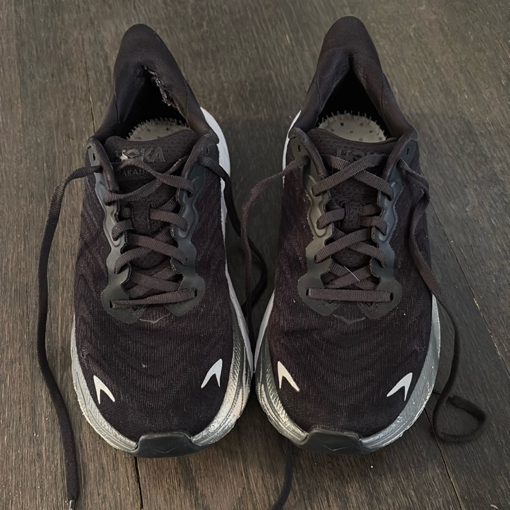 Hoka Arahi 6